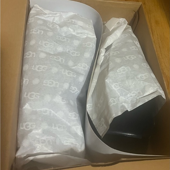 black ugg slide (fresh out box ) - Picture 5 of 12